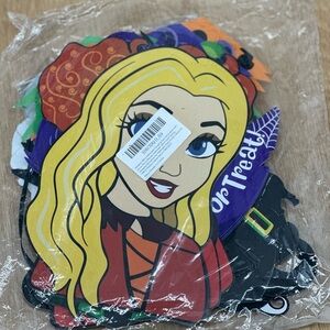 Hocus Pocus Halloween Hanging Swirl and I smell children banner w/ cup cake tops